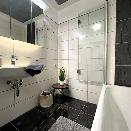 Wohnperle Neustadt - Zentral, Kostenloser Parkplatz, Lift, Klimaanlage Apartment *
