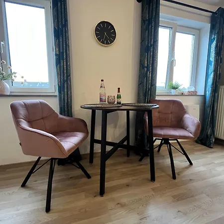 Wohnperle Neustadt - Zentral, Kostenloser Parkplatz, Lift, Klimaanlage Apartment