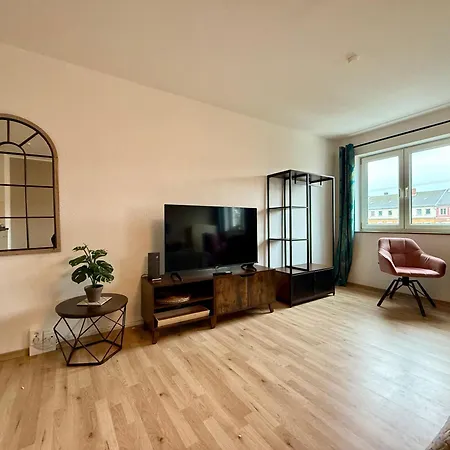 Wohnperle Neustadt - Zentral, Kostenloser Parkplatz, Lift, Klimaanlage Apartment *